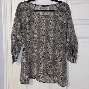 BEAUTIFUL slight animal print blouse